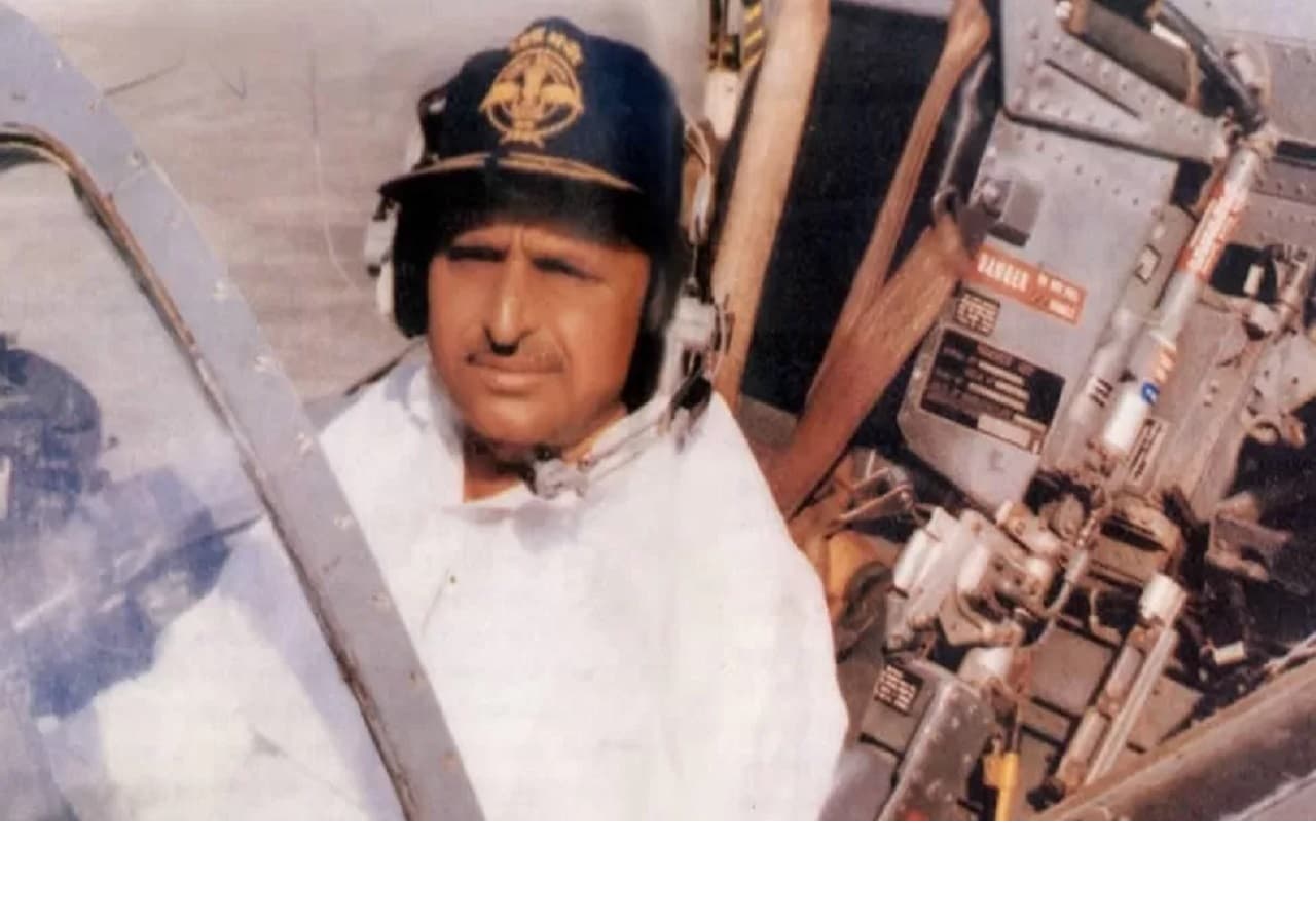 Mulayam Singh Yadav Last Rites: रोटी कपड़ा सस्ती हो-दवा पढ़ाई मुफ्ती हो को मुलायम सिंह ने किया था आत्मसात