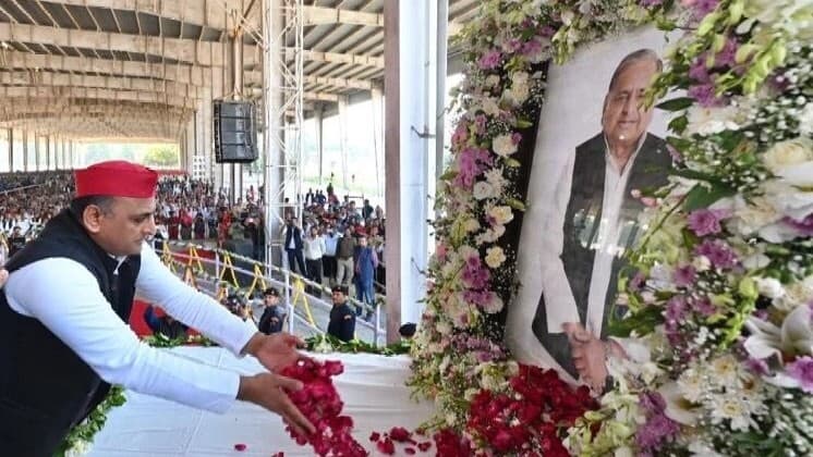 मुलायम सिंह की पहली पुण्यतिथि:अखाड़े से सियासी दिग्गज बनने का तय किया सफर, शिवपाल बोले- ठहरी-ठहरी सी जिंदगी है