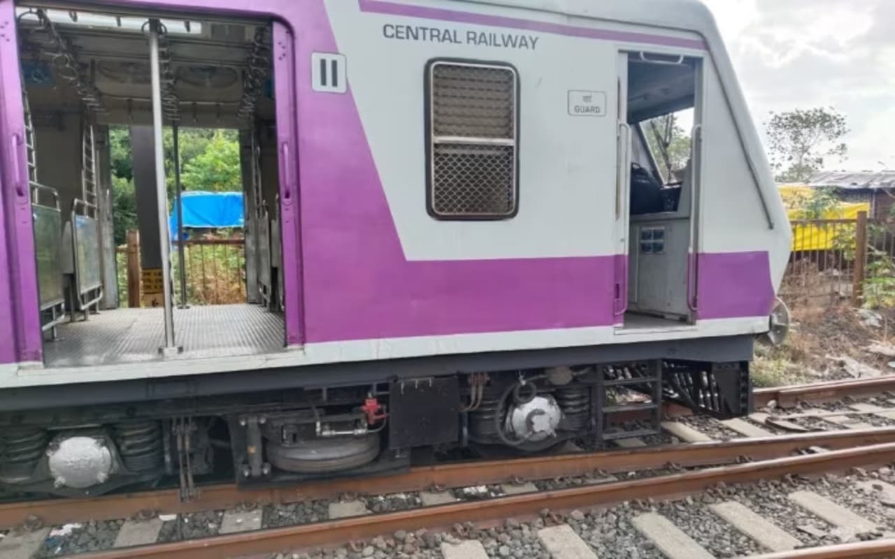 Maharashtra: मुंबई में टला बड़ा हादसा, लोकल ट्रेन पटरी से उतरी, सेवाएं बाधित