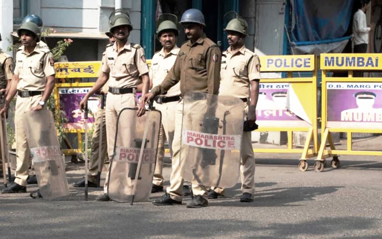 मुंबई के मीरा रोड इलाके में तोड़फोड़, भगवान राम के नारे लगाने वाले ग्रुप पर किया गया हमला