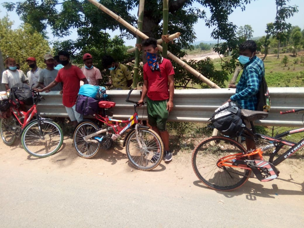 Coronavirus Lockdown Jharkhand: रांची जिला प्रशासन मजदूरों का सफर कर रहा आसान, 24 घंटे में कुल 902 प्रवासी श्रमिकों को भेजा गया घर
