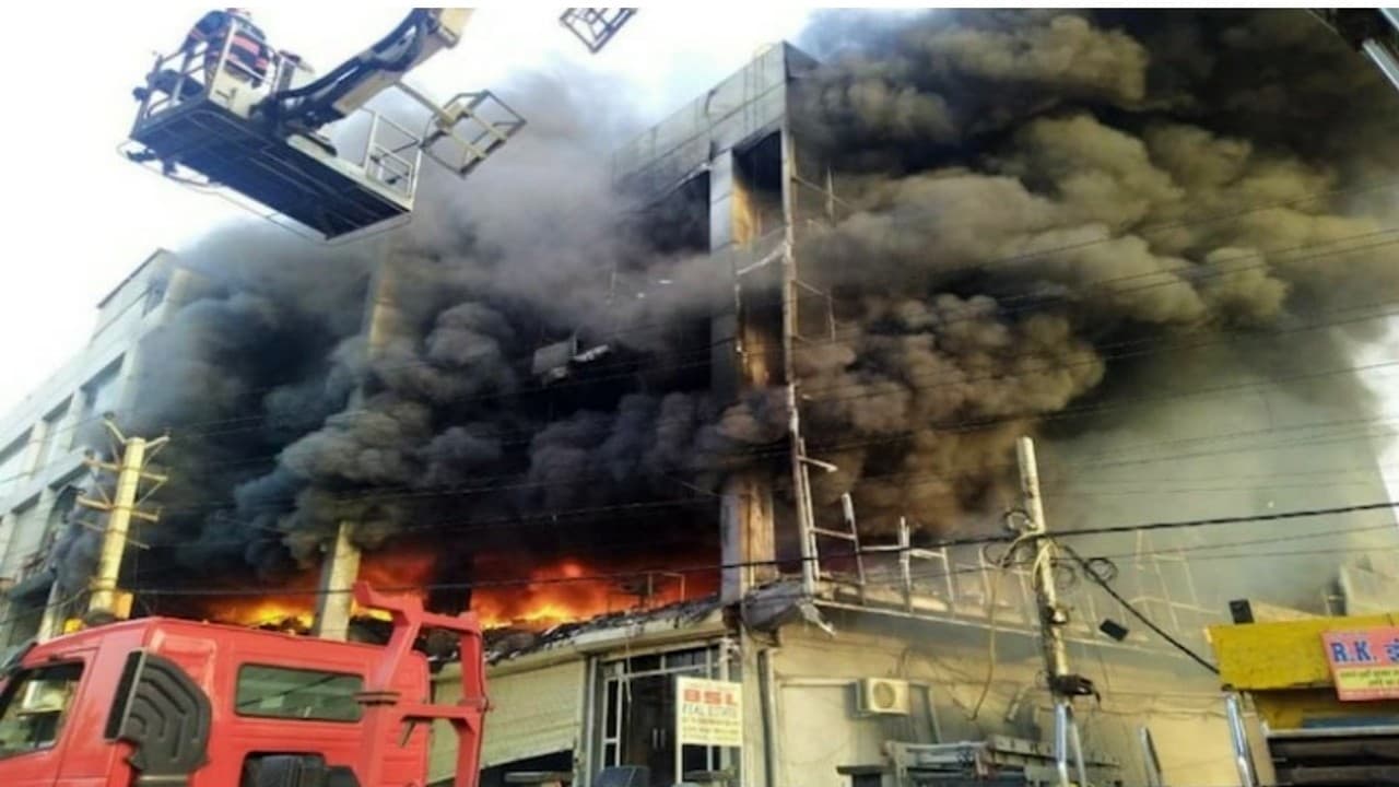 मुंडका अग्निकांड: तीन आरोपियों की न्यायिक हिरासत पर कोर्ट ने फैसला सुरक्षित रखा