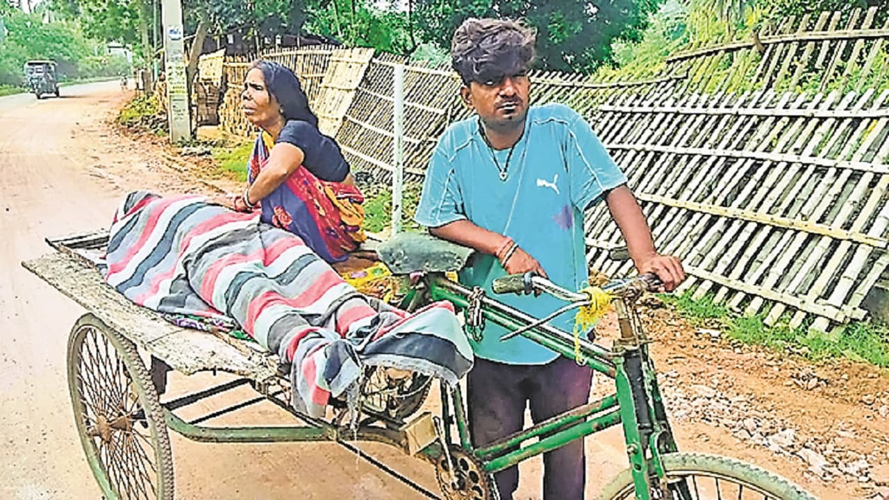 Bihar Vidhan Sabha Chunav के बीच मुंगेर में हिंसा, पुलिस का फ्लैगमार्च, अधिकारियों को कैंप करने के निर्देश