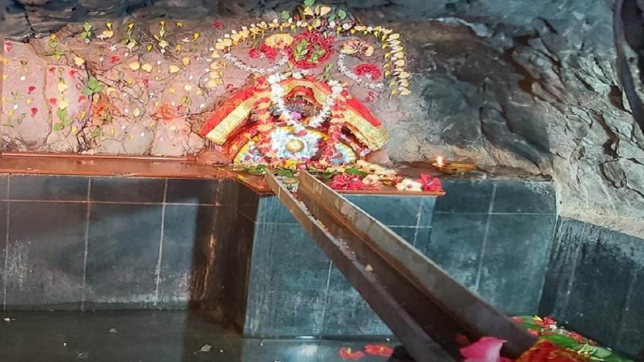 मुंगेर में सिद्धपीठ चंडिका देवी का चरण पखारने पहुंची गंगा, अभी भी मंदिर में पूजा जारी