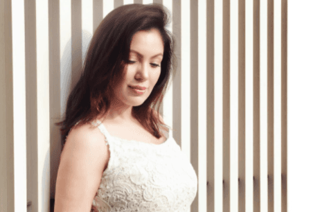 Munmun Dutta Photos: व्हाइट ड्रेस में 'बबीता जी' ने लगाया ग्लैमर का तड़का, कैमरे के सामने दिए दिलकश पोज