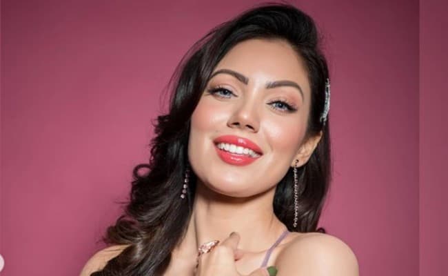 Taarak Mehta Ka Ooltah Chashmah : 'बबीता जी' ने फ्रिल ड्रेस में कराया बोल्‍ड फोटोशूट, तसवीरों में दिखा एक्‍ट्रेस का हॉट अंदाज