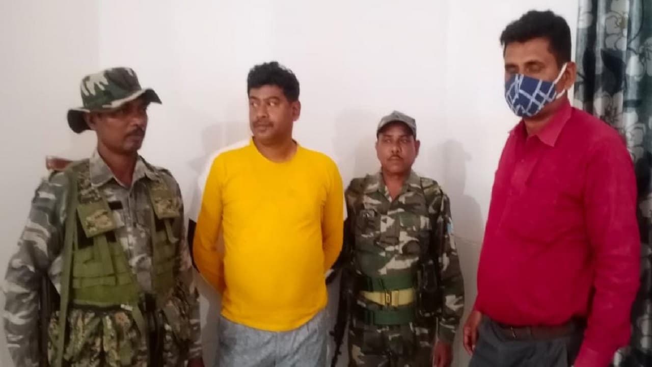 Jharkhand News: झारखंड के पलामू से ASI 5 हजार रुपये रिश्वत लेते गिरफ्तार, ACB की टीम ने ऐसे दबोचा Jharkhand News: झारखंड के पलामू से ASI 5 हजार रुपये रिश्वत लेते गिरफ्तार, ACB की टीम ने ऐसे दबोचा