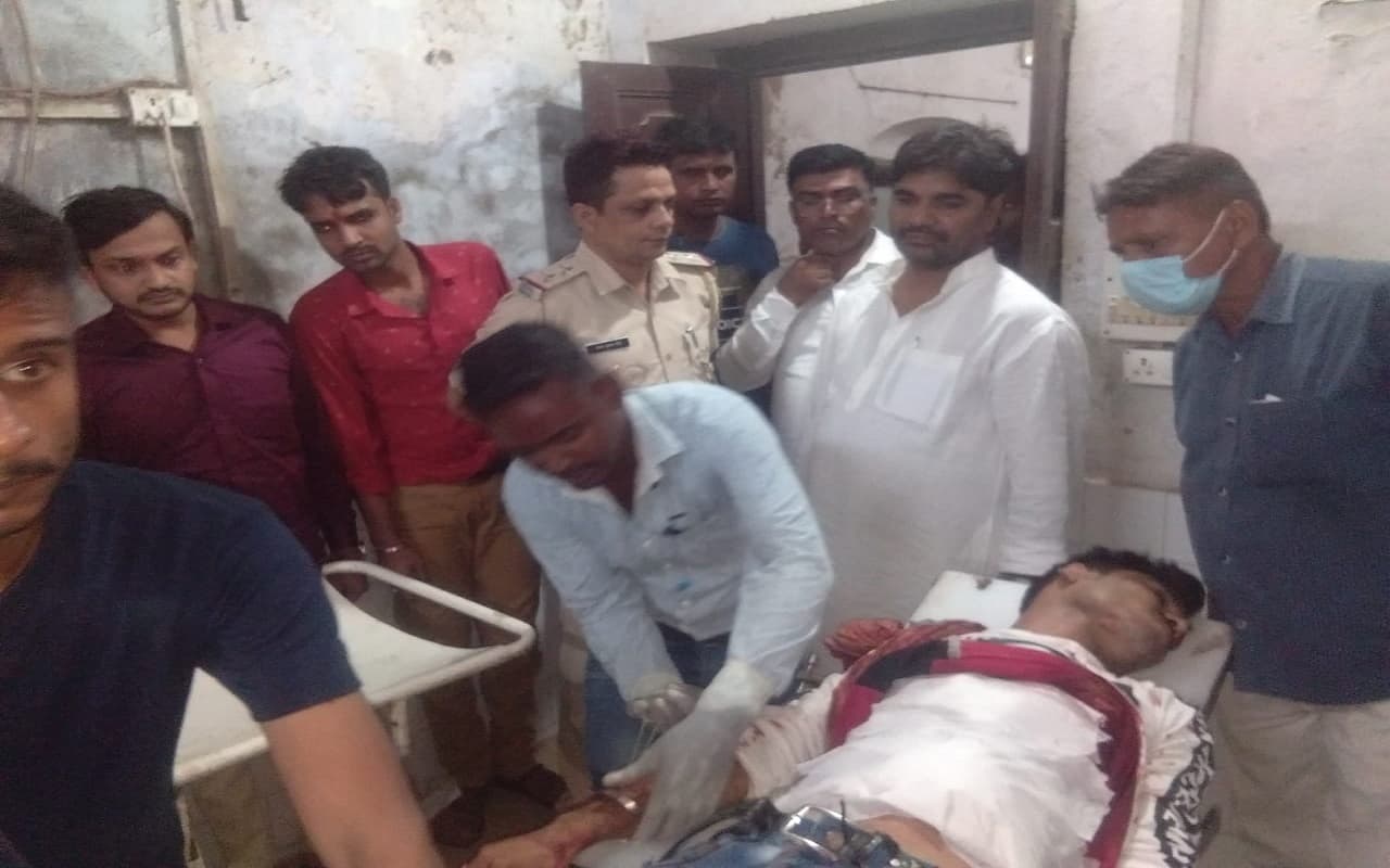 Siwan: अपराधियों ने ट्रांसपोर्ट कंपनी के कैशियर को चाकू मार किया जख्मी, रुपयों से भरा बैग लूटा