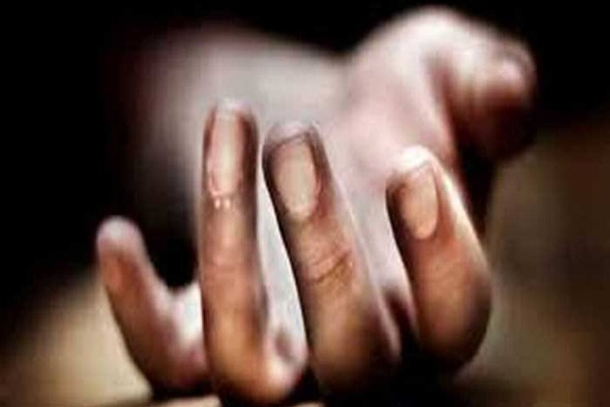 दबंगों द्वारा छेड़छाड़ और गाली गलौच किये जाने से परेशान होकर दलित लड़की ने दे दी जान