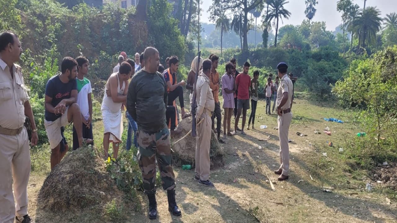 Bihar: भागलपुर में मेडिकल कॉलेज की खाली जमीन पर युवक की धारदार हथियार से गर्दन रेत निर्मम हत्या