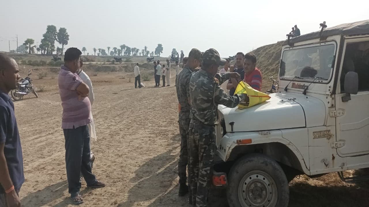 Jharkhand News: झारखंड में लातेहार के शख्स का शव पलामू से बरामद, हत्या की आशंका, जांच में जुटी पुलिस Jharkhand News: झारखंड में लातेहार के शख्स का शव पलामू से बरामद, हत्या की आशंका, जांच में जुटी पुलिस