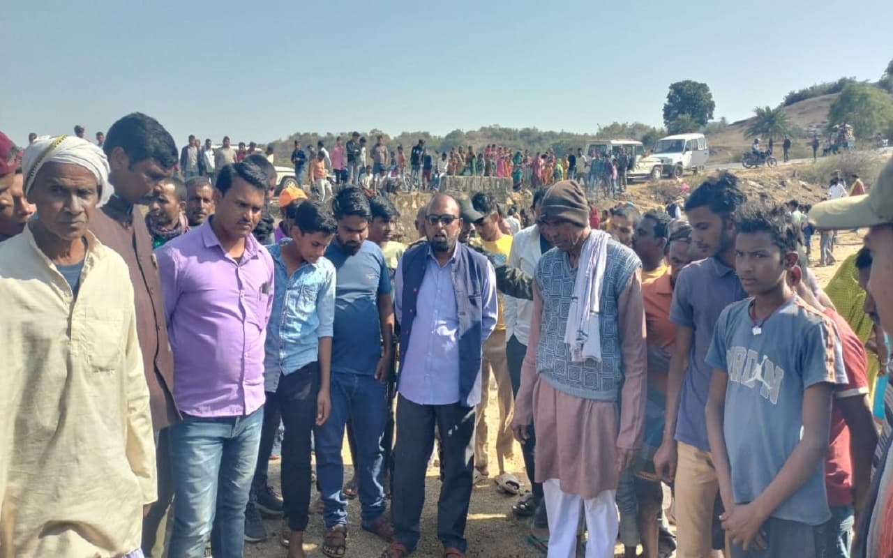 झारखंड : पत्थर से कूचकर महिला की हत्या, पुलिया के नीचे से शव बरामद, इलाके में सनसनी