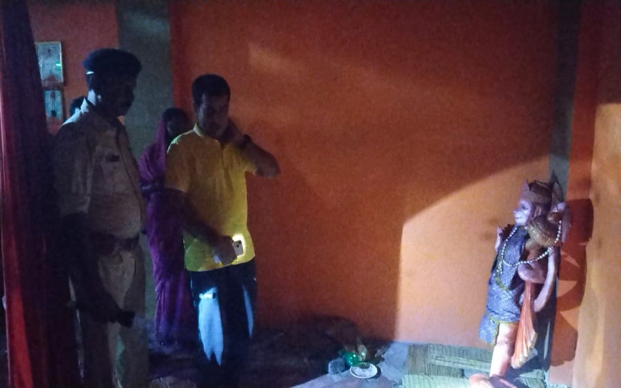 गिरिडीह में उपद्रवियों ने खंडित की बजरंग बली की मूर्ति, लोगों में आक्रोश