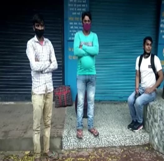 लॉकडाउन : मां की मौत की खबर सुनकर रायपुर से वाराणसी के लिए पैदल चल पड़ा मुरकिम