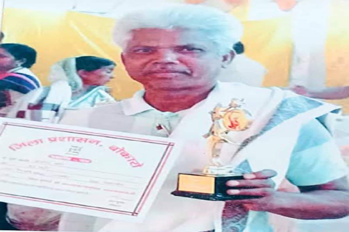 कुड़म लिपि के जनक डॉ मुरलीधर महतो