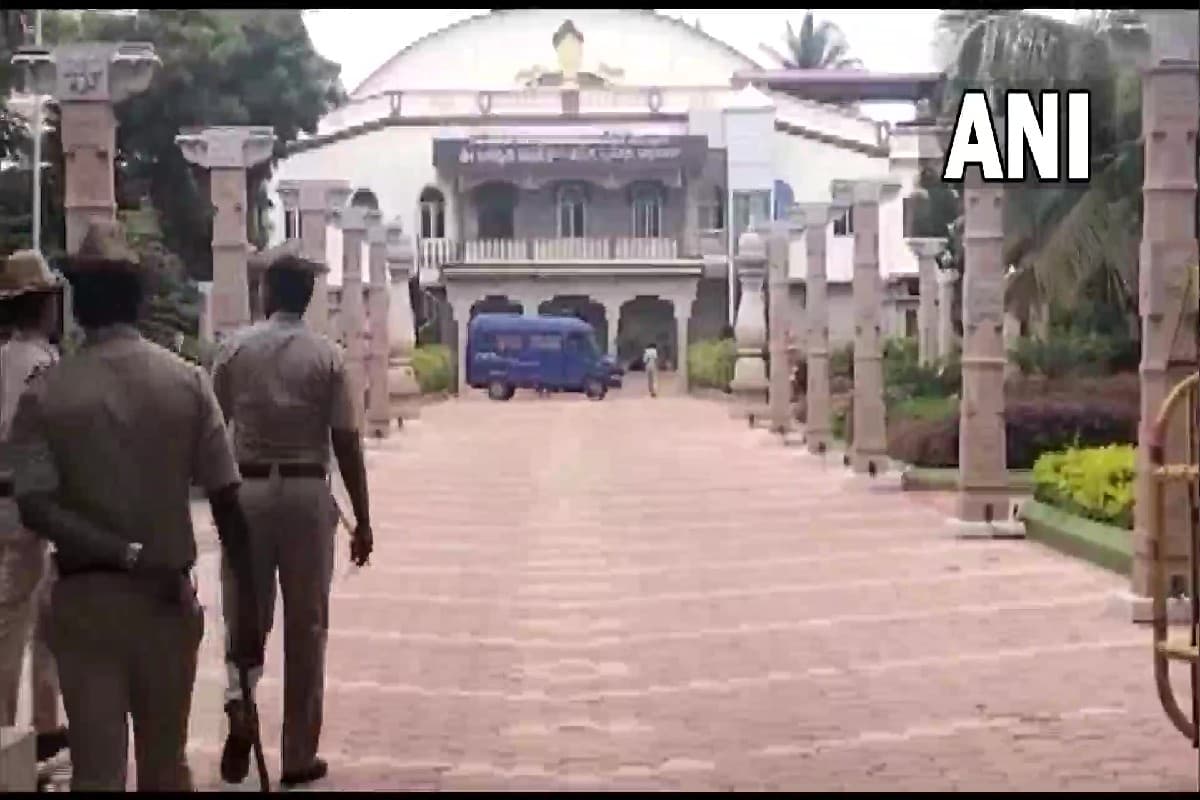 Murugha Math: आरोपी मुरुघा शरणारू के खिलाफ सबूत तलाश रही पुलिस, मुरुघा मठ का किया निरीक्षण