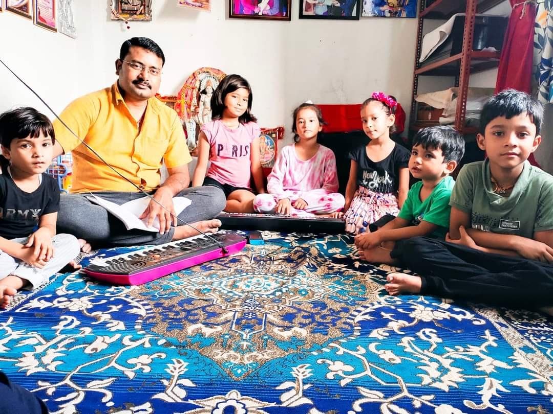 विश्व संगीत दिवस: पलामू के इन शिक्षकों ने दी संगीत को खास पहचान
