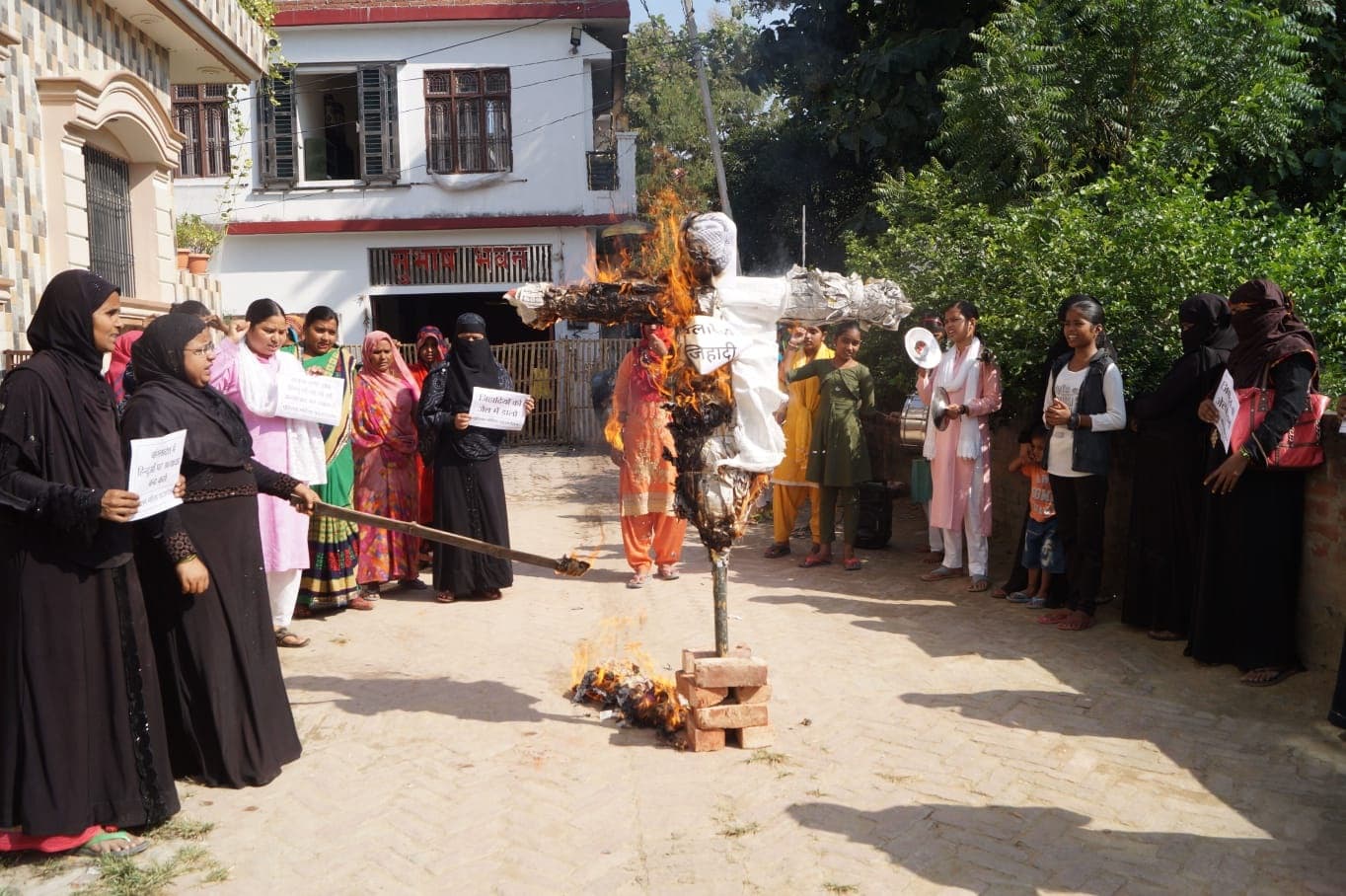 मुस्लिम महिलाओं ने किया बांग्‍लादेश में हिंदुओं पर हमले का विरोध, पीएम शेख हसीना को लिखा पत्र