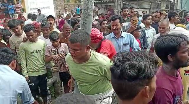 मुजफ्फरपुर में जनता का न्याय, मोटरसाइकिल सवार उच्चकों की ली लात-घूंसो से खबर