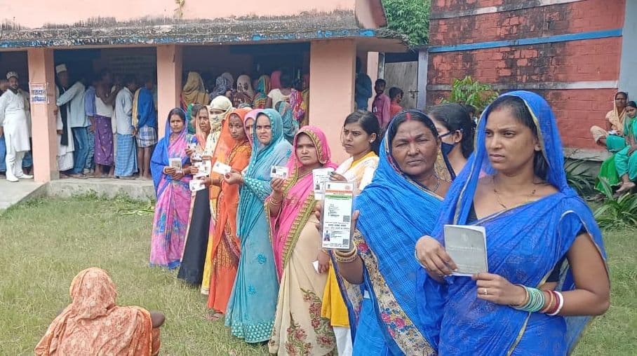 UP Chunav 2022: वोटिंग के दौरान मतदाताओं को नहीं लगानी होगी लंबी लाइन, बरेली में 364 बूथ को हरी झंडी UP Chunav 2022: वोटिंग के दौरान मतदाताओं को नहीं लगानी होगी लंबी लाइन, बरेली में 364 बूथ को हरी झंडी