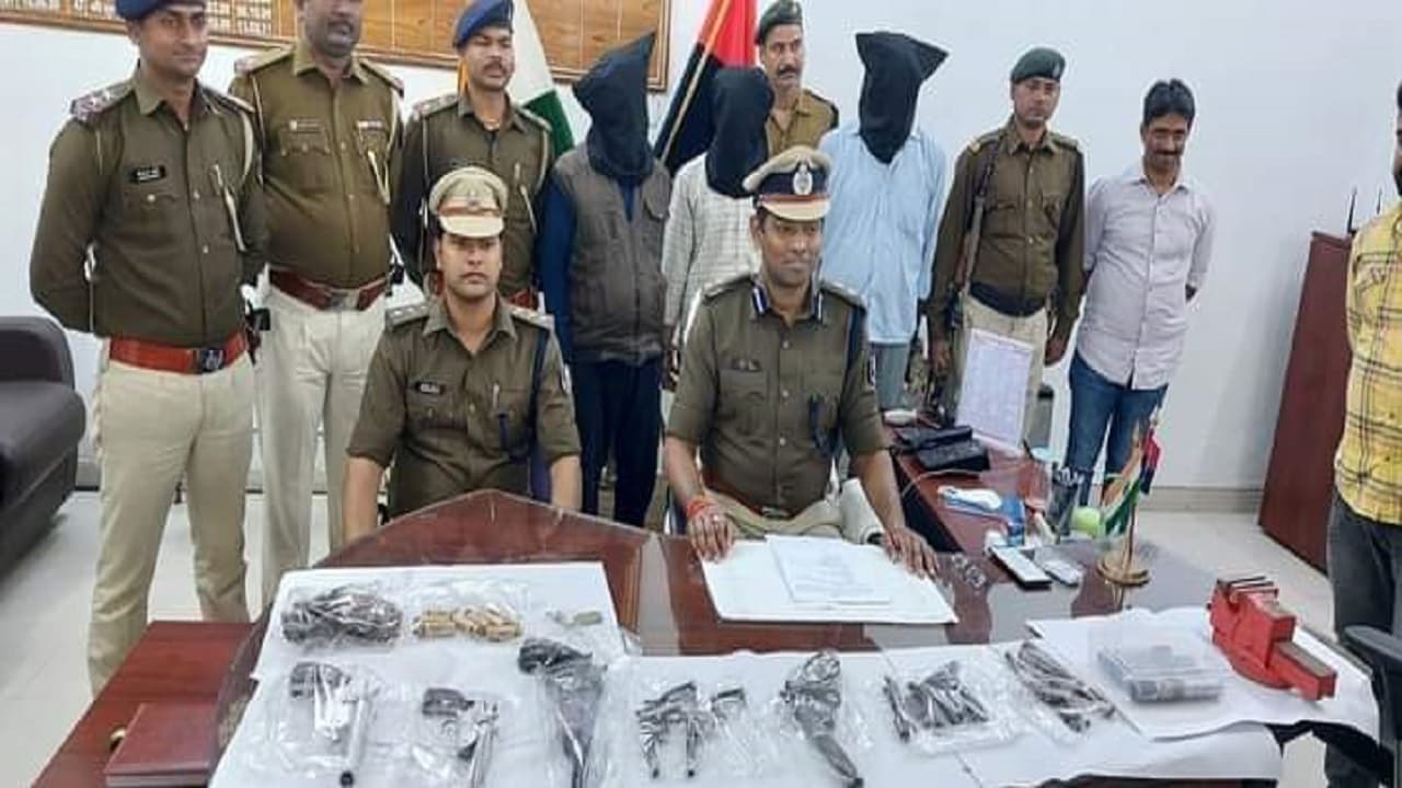 Bihar News: मुजफ्फरपुर में मिनी गन फैक्ट्री का खुलासा, नक्सलियों व वांटेड तक हथियार सप्लाई