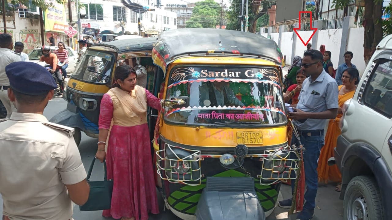 Bihar News: भागलपुर में वाहन चेकिंग के दौरान मोटरयान निरीक्षक बेहोश होकर सड़क पर गिरे, अस्पताल में भर्ती