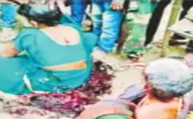 Bihar News Update : मुजफ्फरपुर में डायन बताकर तीन महिलाओं को पीटा, मूत्र पीने पर किया मजबूर, सिर भी मुंडवाया, 9 गिरफ्तार