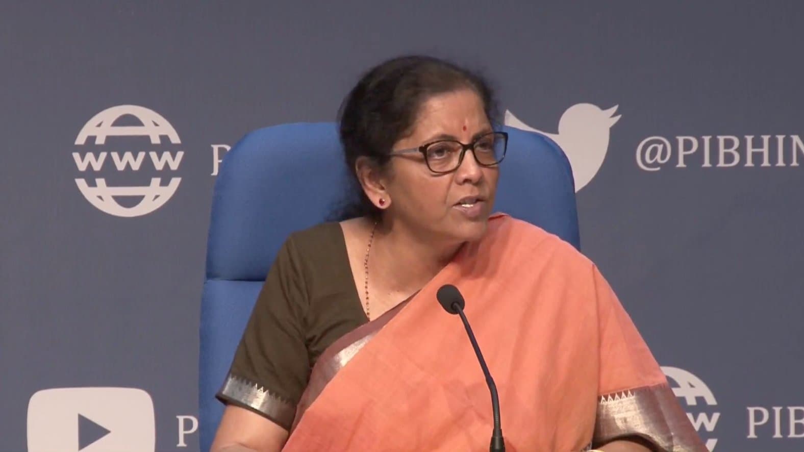 कोरोना महामारी के बीच फ्री फूड का तोहफा दे रही मोदी सरकार