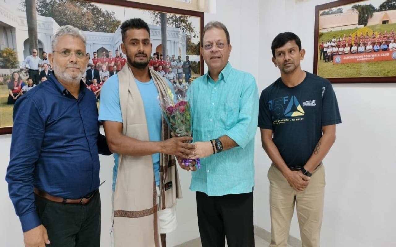 Jharkhand:पिता चलाते हैं गुमटी, गरीबी को मात देकर जमशेदपुर के हैंडबॉल खिलाड़ी नदीम हसन ने ली BSF की नौकरी