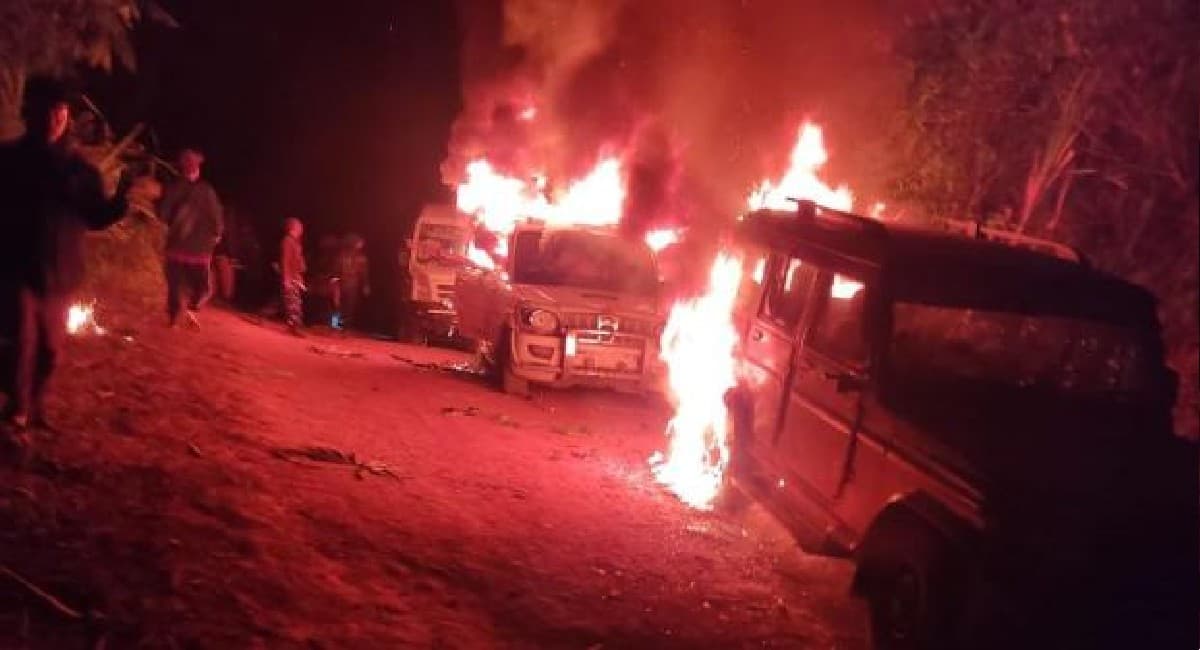 Nagaland Firing: नगालैंड में सेना की फायरिंग से भड़का ग्रामीणों का गुस्सा, लोगों ने वाहनों को फूंका, 13 की मौत