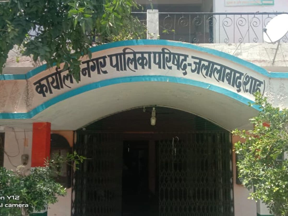 UP News: शाहजहांपुर में अश्‍लील वीडियो वायरल होने के बाद लिपिक और महिला कर्मचारी निलंबित, जांच के आदेश