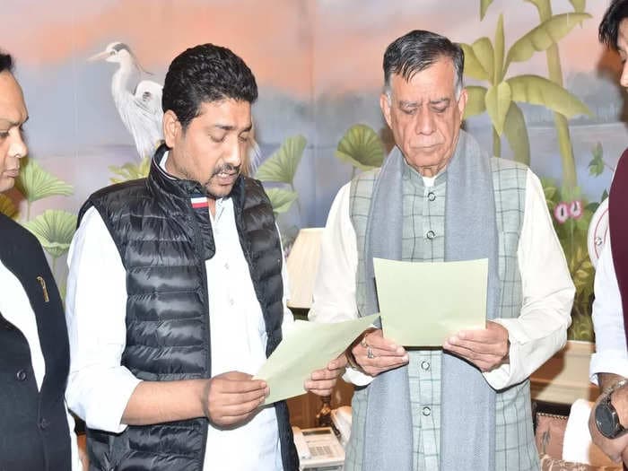 UP Assembly: सपा विधायक नाहिद हसन ने ली विधान सभा सदस्यता की शपथ, अध्यक्ष सतीश महाना ने कही ये बात UP Assembly: सपा विधायक नाहिद हसन ने ली विधान सभा सदस्यता की शपथ, अध्यक्ष सतीश महाना ने कही ये बात