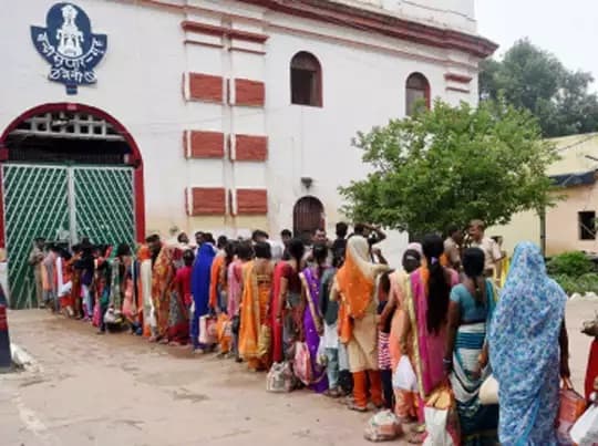 Prayagraj News: नैनी जेल में अब कैदियों से मुलाकात नहीं कर सकेंगे परिजन, जेल प्रशासन ने लगाया प्रतिबंध