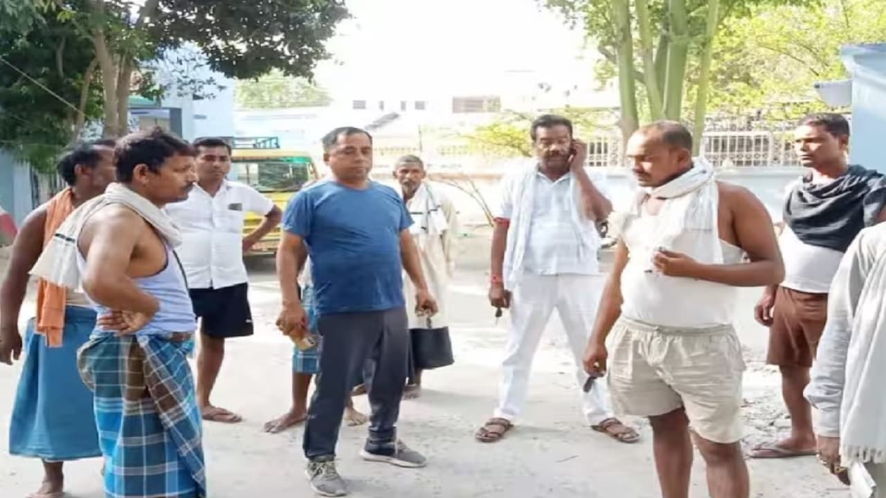 छठ पर नालंदा में बार बालाओं के लगे ठुमके, घाट पर रातभर अश्लील गानों पर हुआ नाच