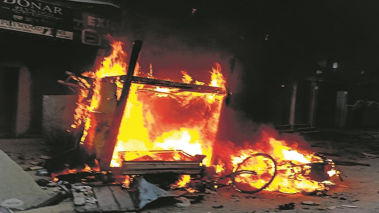 PHOTOS: रामनवमी के दौरान हिंसा की आग में जला नालंदा, झड़प से लेकर कर्फ्यू तक की तस्वीरें देखिए..