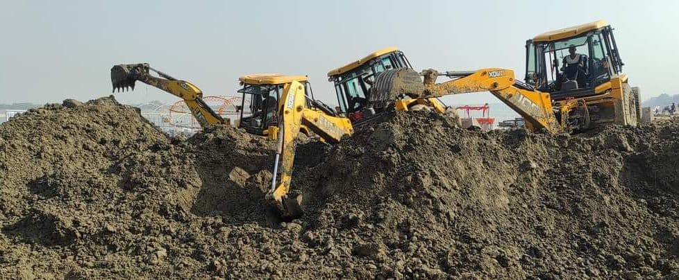 ‘गंगा की गाद’ से बदलेगी किसानों की किस्मत! वाराणसी में 2000 ट्रक उपजाऊ मिट्टी का होगा खेतों में छिड़काव