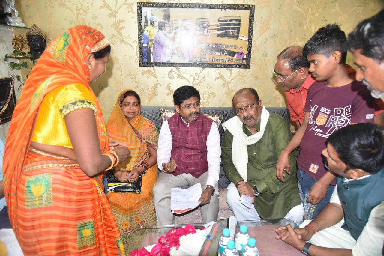 कानपुर अग्निकांड: मंत्री नंद गोपाल नंदी ने की घोषणा, जिंदा जले व्यापारी के परिवार को हर माह देंगे 10 हजार रुपए