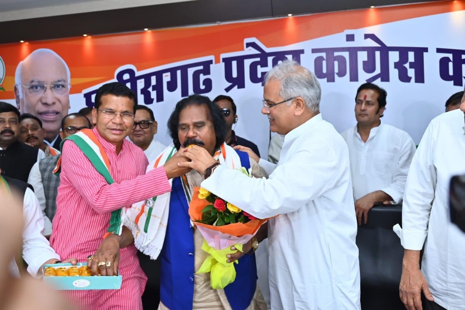 छत्तीसगढ़: ये तो ट्रेलर है! चुनाव से पहले भाजपा के आदिवासी वोट पर कांग्रेस ने लगायी सेंध