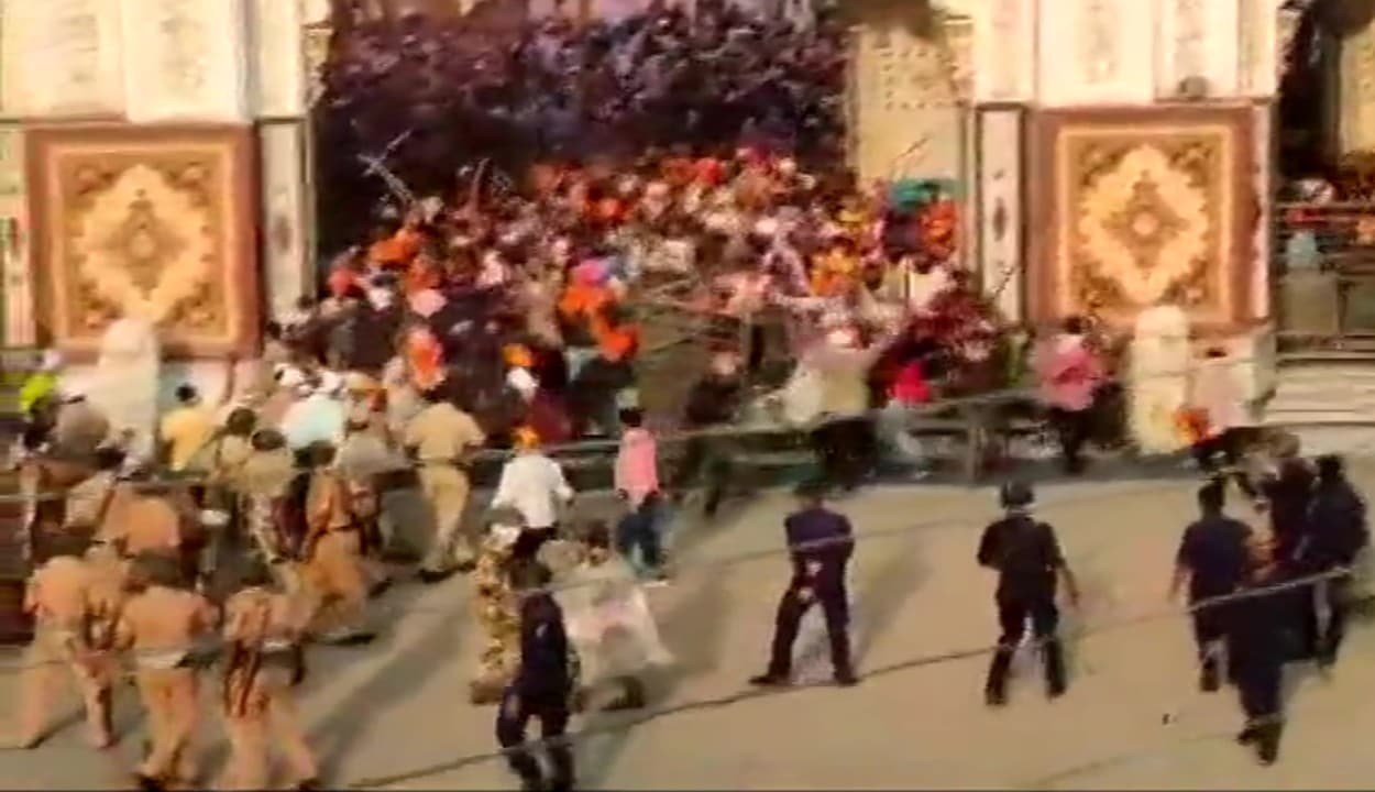 नांदेड़ में होला-मोहल्ला रोकने पर आक्रोशित भीड़ ने पुलिस पर कर दिया हमला, चार घायल, एक की हालत गंभीर