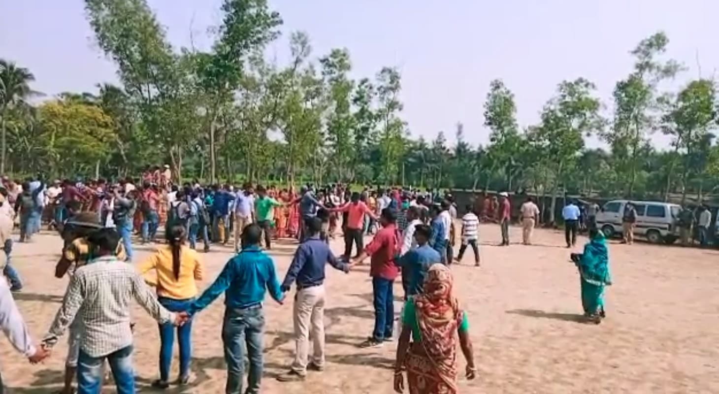 नंदीग्राम के इस बूथ में दो घंटे तक चला ममता बनर्जी का हाइ-वोल्टेज ड्रामा, ईंट-पत्थर और बांस के साथ आमने-सामने आ गये थे TMC-BJP सपोर्टर