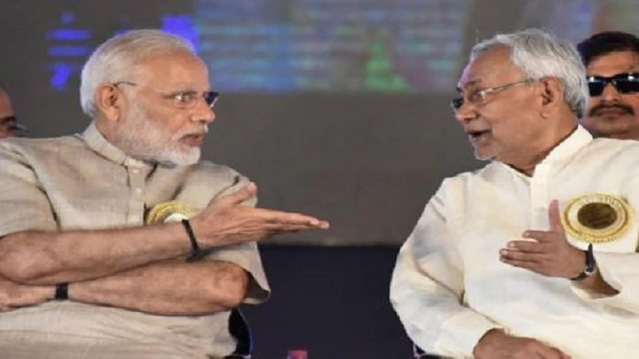 जब भाजपा सांसद ने भूलवश नीतीश कुमार को बता दिया प्रधानमंत्री, जिलाध्यक्ष ने टोका तो किया सुधार