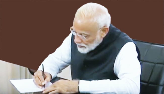 कौन लिखता है प्रधानमंत्री नरेंद्र मोदी का भाषण? कितने लोग टीम में शामिल हैं? कितना पैसा होता है खर्च? PMO ने बताया...