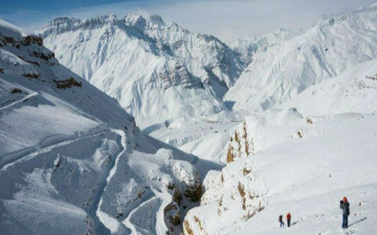 Tourism: एडवेंचर ट्रिप पर जाने का हो मन तो जाएं यहां, भारत का सबसे पुराना है स्कींग डेस्टिनेशन