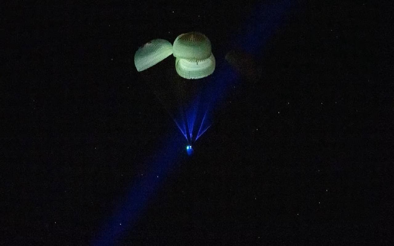 Video: नासा का 'SpaceX Crew-5 splashdown' चार अंतरिक्ष यात्रियों को लेकर पृथ्वी पर लौटा