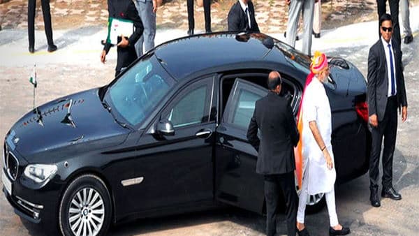 PM Narendra Modi : जानिए प्रधानमंत्री की  सुरक्षा से जुड़ी हर छोटी बड़ी बात, कौन जारी करता है ब्लू बुक ...