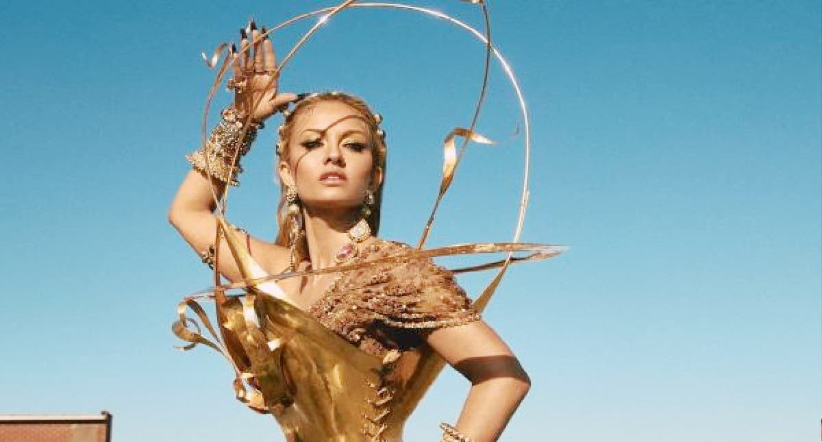 Met Gala 2022: नताशा पूनावाला सब्यसाची की गोल्डन साड़ी में दिखी बेहद खूबसूरत, किम कार्दशियन का ये लुक