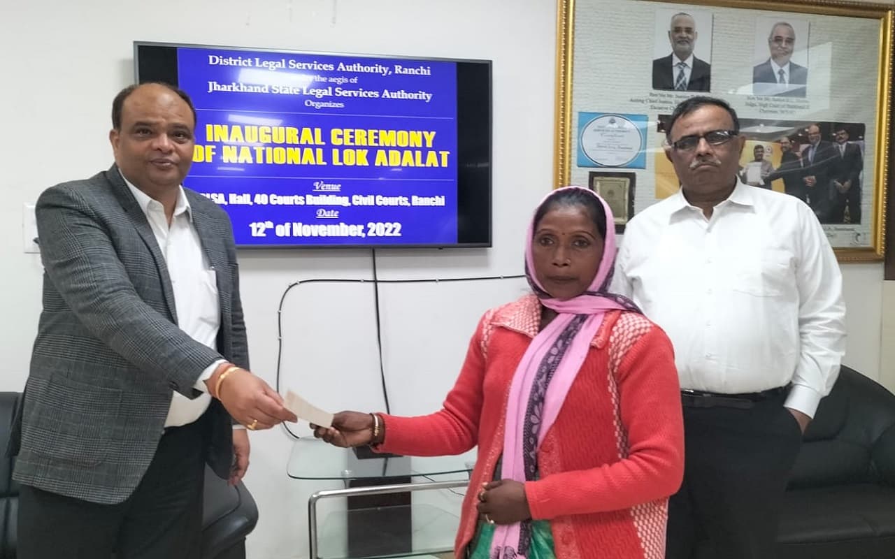 National Lok Adalat 2022: रांची में 61 हजार से अधिक मामलों का निबटारा, 7 पीड़ितों को मिला 25 लाख मुआवजा