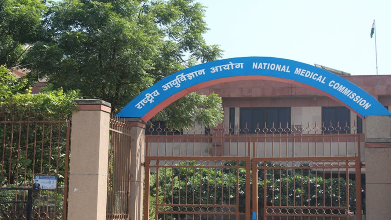 यूक्रेन से लौटे मेडिकल के छात्र अब दुनिया के किसी भी देश से कोर्स कर सकेंगे पूरा, एनएमसी ने दी अनुमति