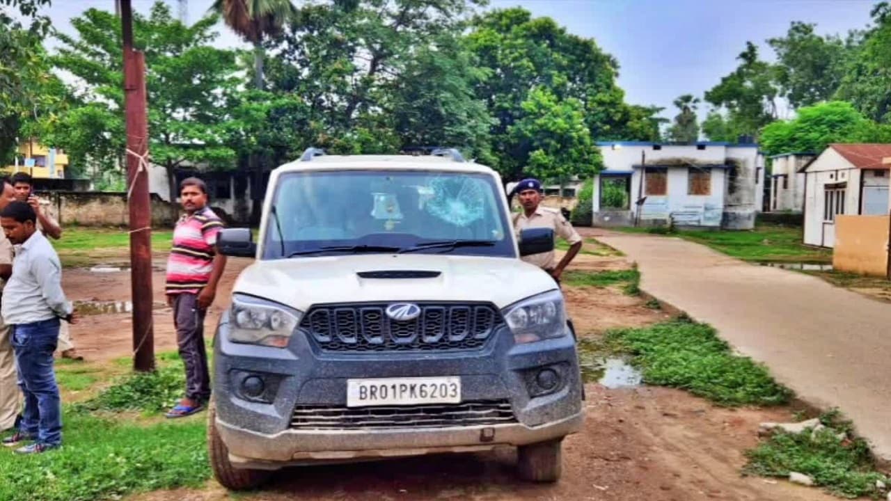 पटना में शराब के खिलाफ छापेमारी करने गयी पुलिस की टीम पर हमला, ग्रामीणों ने दौड़ा-दौड़ा कर पीटा