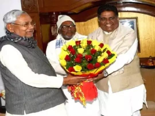 Nitish Cabinet Expansion : कैबिनेट का विस्तार मकर संक्राति के बाद, नीतीश कुमार से मिले भूपेंद्र और जायसवाल Nitish Cabinet Expansion : कैबिनेट का विस्तार मकर संक्राति के बाद, नीतीश कुमार से मिले भूपेंद्र और जायसवाल